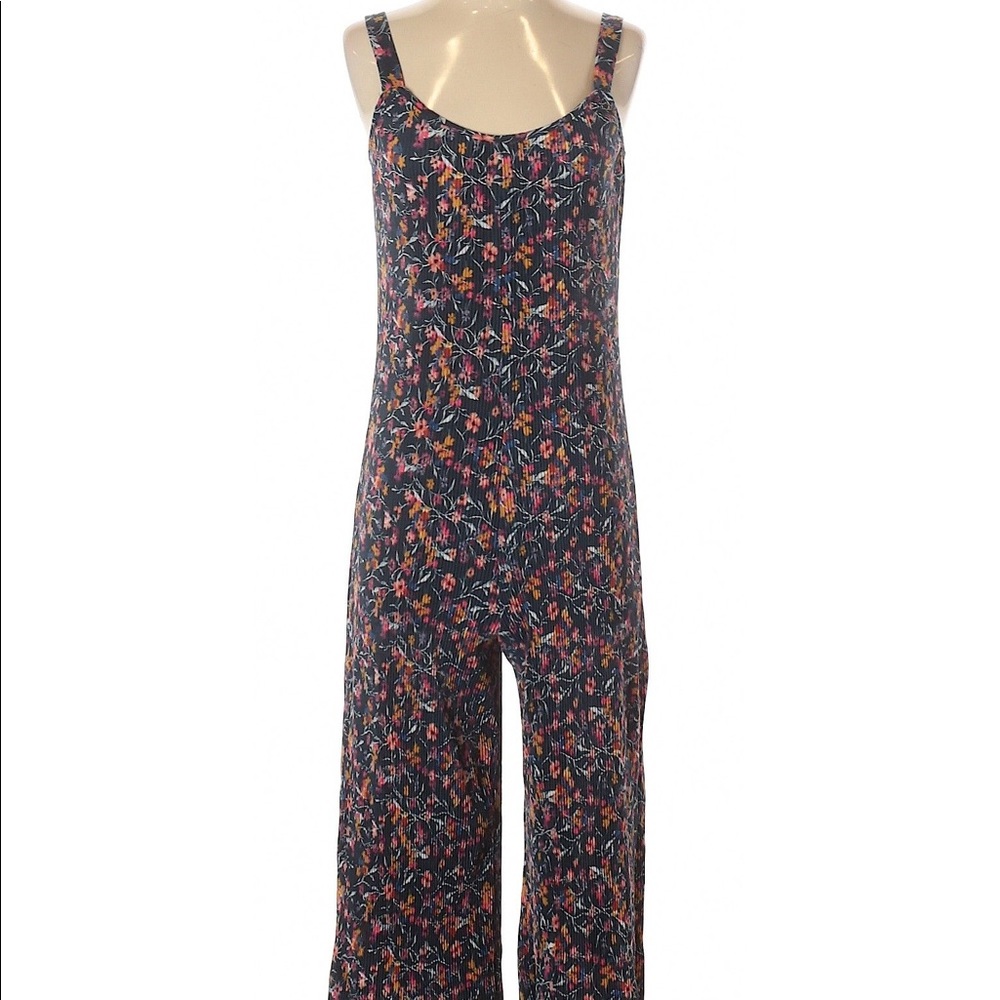 Floral pleated jumpsuit 🌼 - Picture 6 of 6